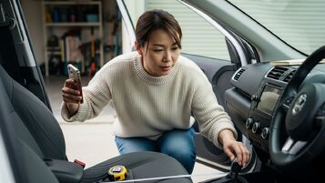車の助手席シート位置が勝手に変わる？第三者が触れた可能性とポジション確認法！